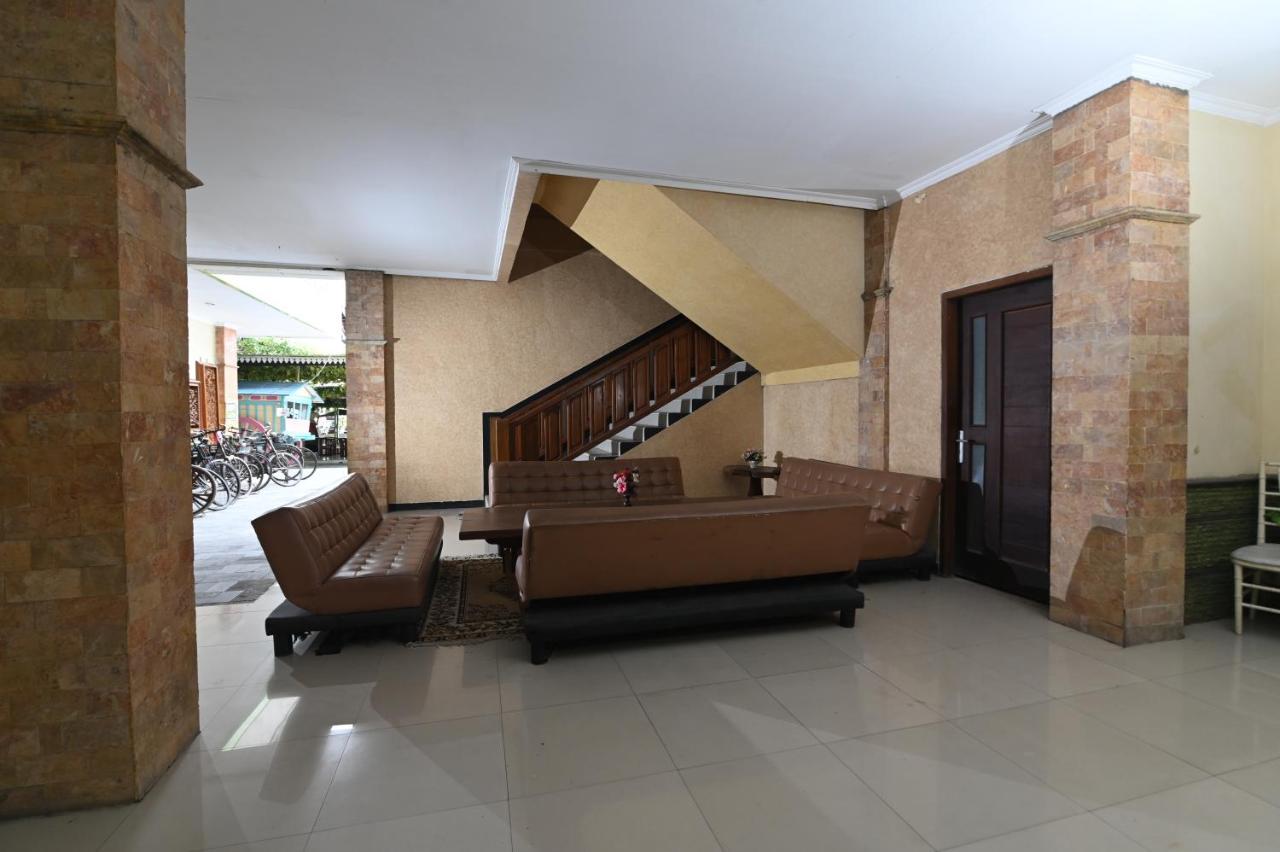 Mcm Hotel Wisata Bojonegoro Exteriör bild