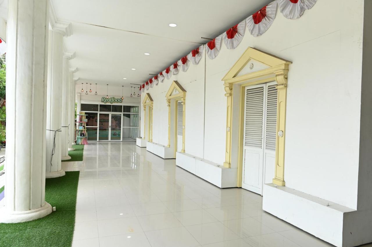 Mcm Hotel Wisata Bojonegoro Exteriör bild